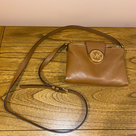 Michael Kors crossbody - Picture 1 of 5